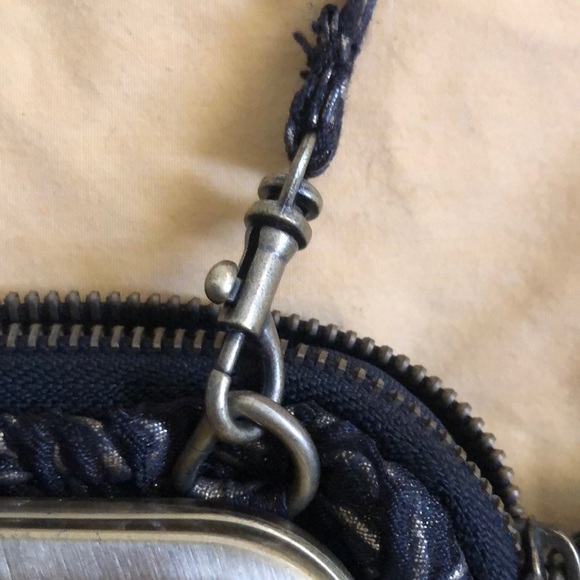 Black gold rose print purse clasp shoulder clutch - Picture 5 of 6